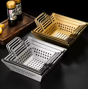 Panier de barbecue perforé antiadhésif en acier inoxydable avec poignée pour utilisation en extérieur - Product Image 6