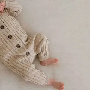 婴儿连身衣冬季定制斑点棉罗纹针织男童女童连身衣长袖针织婴儿毛衣
