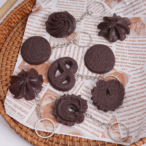 Porte-clés réaliste en forme de biscuit, pendentif créatif en forme de sachet de biscuits au chocolat, ornement alimentaire factice pour machine à griffes - Product Image 3