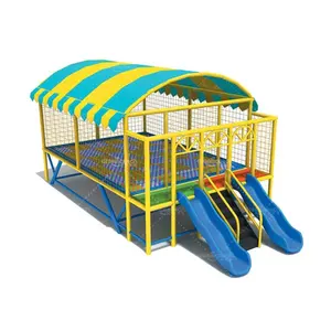 Aangepaste Jungle Gym Kids Outdoor Trampoline Park Commerciële Trampoline Met Dak Kermisattracties