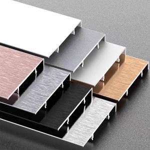 Plinthe durable en alliage d'aluminium avec garniture de sol en métal noir brossé de 10cm avec rivets à encliqueter de 6cm - Product Image 2