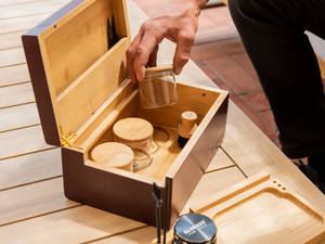Boîte de rangement décorative en bambou OEM avec serrure, plateau roulant coulissant, boîtes en bois à brosse avec couvercle à charnière - Product Image 6