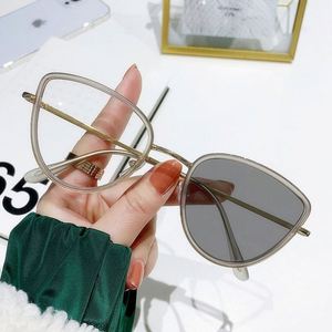 Gafas de Computadora con Marco Metálico Estilo Ojo de Gato 2023, Gafas Fotocromáticas para Mujer con Protección Anti Luz Azul - Product Image 4