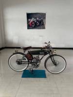 Vélo à moteur vintage rétro monocylindre, style antique, à essence