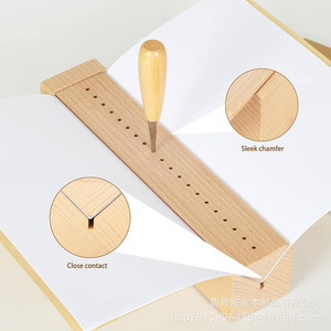 Carpeta de madera para documentos con múltiples orificios para encuadernación de papeles y organización de diarios, diseño moderno y sencillo - Product Image 1