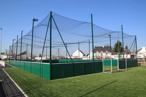 Terrain <span class=keywords><strong>de</strong></span> football SkyJade <span class=keywords><strong>Cage</strong></span> <span class=keywords><strong>avec</strong></span> <span class=keywords><strong>filet</strong></span> anti-balles et gazon artificiel sans remplissage, structure en acier galvanisé à chaud <span class=keywords><strong>avec</strong></span> éclairage 200W - Product Image 2