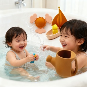 3 piezas por juego de juguetes de baño de silicona para bebés, bote de silicona de grado alimenticio, regadera y juego de Spinner para <span class=keywords><strong>bañera</strong></span>/Piscina/<span class=keywords><strong>playa</strong></span> - Product Image 3