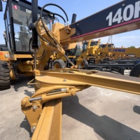 Niveleuse Caterpillar 140H d'occasion, 185 CV, lame de 12 pieds, ripper arrière, modèle 2024, 14700 kg, pour travaux routiers et maintenance, en bon état