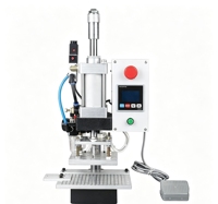 Machine de marquage à chaud pneumatique pour estampage, gaufrage et dorure de logos personnalisés sur PVC, cuir et bois