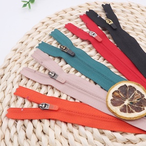 <span class=keywords><strong>YKK</strong></span> original # Fermetures <span class=keywords><strong>éclair</strong></span> à 3 bobines, qualité supérieure, vente directe d'usine, fermetures <span class=keywords><strong>éclair</strong></span> en nylon, extrémité fermée, <span class=keywords><strong>curseur</strong></span> DSBYG - Product Image 1