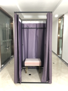 Muebles de Vestidor de Metal Dorado de Estilo Boutique, Vestidor Portátil Cuadrado Negro <span class=keywords><strong>para</strong></span> Tienda de Ropa - Product Image 2