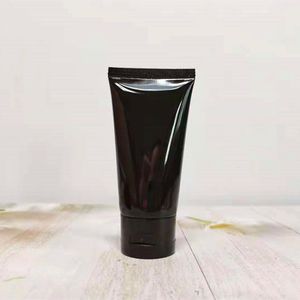 Tubo cosmético negro brillante de 50 ml con tapa abatible para dispensador de limpiador facial - Product Image 2