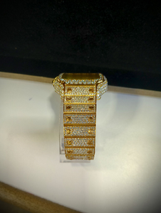 Montre en acier inoxydable de luxe antique avec verre de quartz et diamants en moissanite sertis, ornée de pierres scintillantes, au design lisse et artistique - Product Image 3