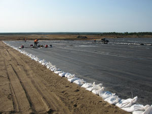 Géomembrane HDPE ASTM GM13 résistante aux UV 1,5 mm 2,0 mm pour mine d'<span class=keywords><strong>or</strong></span> - Product Image 3