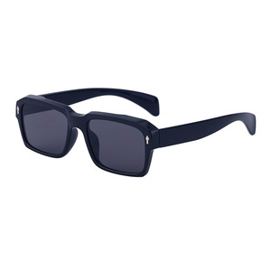 Lunettes de soleil unisexes tendance, monture noire, verres PC, protection UV400 pour l'extérieur, style et protection solaire - Product Image 1