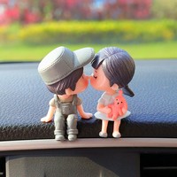 Accessoires de décoration de voiture pour couple, mignonnes figurines de dessin animé, petites statues romantiques, décorations de Noël