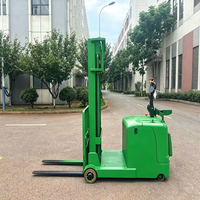 Gerbeur électrique 1 tonne de capacité, hauteur de levage 3m, mât bi-étages, batterie plomb-acide, entraînement AC, manutention de matériaux en entrepôt