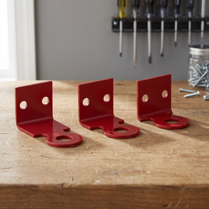 Cadenas de sécurité en acier rouge avec base de connexion Unistrut pour fixation au sol et support de cadre en béton - Product Image 3