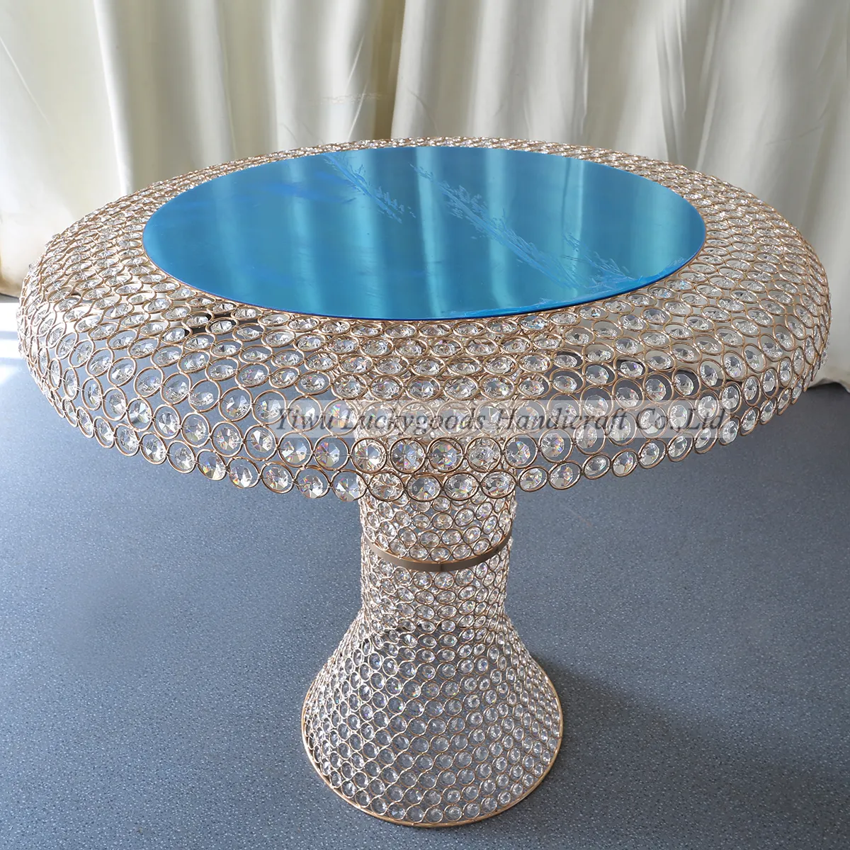 LG20190606-2 High Quality Round Crystal Cake Table Luxury Wedding Sweetheart Cake Table