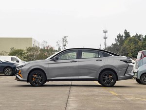 Berlina Dongfeng Aeolus Yixuan di Qualità Certificata con Lunga Autonomia e Prezzo Competitivo - Product Image 3