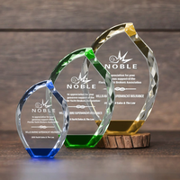 Noble personnalisé cristal flamme en forme de trophée différentes tailles multi couleur gravé prix pour la reconnaissance d'entreprise cadeau d'affaires