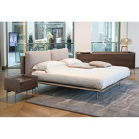 Lit double design nordique-italien post-moderne, style contemporain, panneau en bois massif, minimaliste moderne, confortable, chambre à coucher en acier