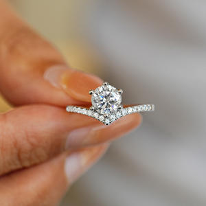 9 Prêt à Expédier Bague Mode en Forme de <span class=keywords><strong>V</strong></span> Moissanite Classique à Six Griffes en Argent Sterling 925 pour Femme au <span class=keywords><strong>Prix</strong></span> de Gros - Product Image 5