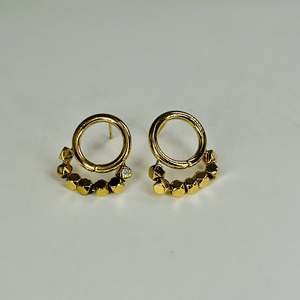 Pendientes de aro de acero inoxidable chapados en oro con detalle de cuentas para mujer, joyería de moda - Product Image 1