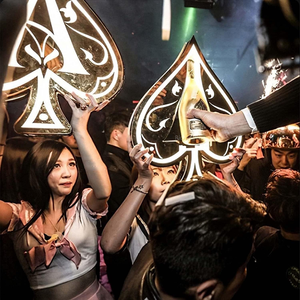 Richshining Ace ของโพดำขวดนำแชมเปญผู้นำเสนอไวน์ผู้ถือจอแสดงผลสำหรับบาร์ที่ทำจากพลาสติกอะคริลิคโลหะ - Product Image 1