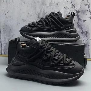 รองเท้าผ้าใบผู้ชายทรงสูงแบบมีพื้นเสริม รุ่นใหม่ ระบายอากาศได้ดี สไตล์ลำลอง สปอร์ต แบบผูกเชือก เพิ่มความสูง ตามเทรนด์แฟชั่น - Product Image 2