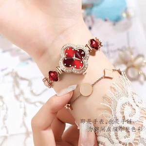 Reloj de Pulsera de Cuarzo con Cadena de Alta Gama para Mujer, Diseño de Trébol de Cuatro Hojas con Incrustaciones de Diamantes, Venta al por Mayor de Fábrica - Product Image 5