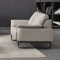Canapé de bureau moderne en cuir trois places pour salon, appartement, réunion d'affaires et réception