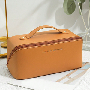 2025, venta al por mayor, bolsa de cosméticos de cuero PU a la moda, logotipo personalizado, almohada cuadrada de viaje impermeable, cremallera, maquillaje geométrico para damas de honor - Product Image 5
