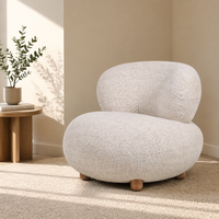 Fauteuil lounge moderne en tissu bouclé de style nordique avec pieds en bois, fauteuil d'appoint au design incurvé en forme de galet pour salon et chambre à coucher