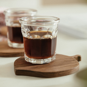 Sous-verre en bois de noyer noir de forme octogonale en forme de feuille de fleur pour boisson au thé ou au café, design naturel de la maison - Product Image 3
