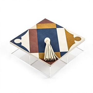 Boîte en acrylique de conception classique avec couvercle en bois Boîte de serveur de chocolats de service d'ustensiles de cuisine de la plus grande qualité - Product Image 1