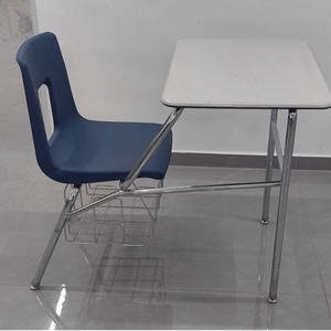 ชุดโต๊ะและเก้าอี้นักเรียน โครงโลหะ ท็อปพลาสติก ตะกร้าตาข่าย เฟอร์นิเจอร์โรงเรียน 92x63x75.5 ซม. ดีไซน์เรียบง่าย ทนทาน - Product Image 3