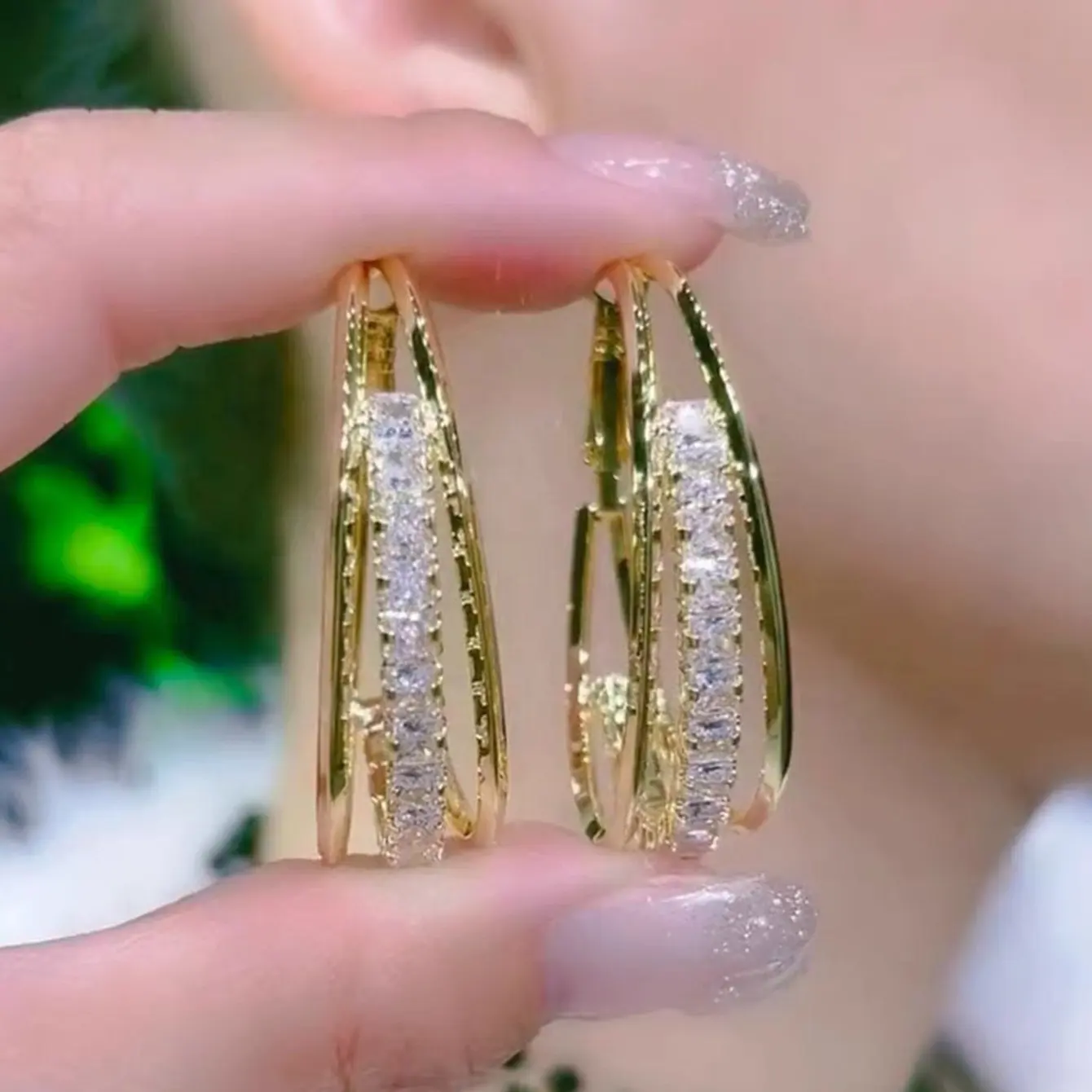 Anting-anting Hoop dekorasi berlian imitasi berkilau 3 lapisan perhiasan Aloi seng gaya elegan Retro hadiah wanita halus