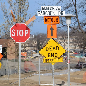 Panneaux de signalisation routière durables en alliage d'aluminium, norme américaine - Panneaux de recul/Stationnement pour personnes à mobilité réduite/Panneaux de circulation unidirectionnelle haute visibilité pour extérieur, Panneaux de sécurité routière - Product Image 5