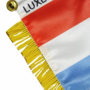 ธงซาตินลักเซมเบิร์กแบบกำหนดเอง ธงขนาดเล็กสำหรับรถยนต์ พร้อมพู่สีเหลือง - Product Image 5