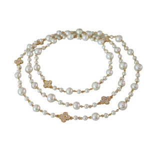 French Retro Long Four-leaf Clover Pearl Sweater Chain, <strong>a</strong> High-end, Light Luxury and Fashionable Vintage <strong>Necklace</strong> for Women - Product Image 5