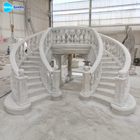 Escalier en marbre avec rampes, marches doublement courbées, balustrade sculptée à la main pour villa, hôtel, jardin, lieu de mariage, décoration d'entrée