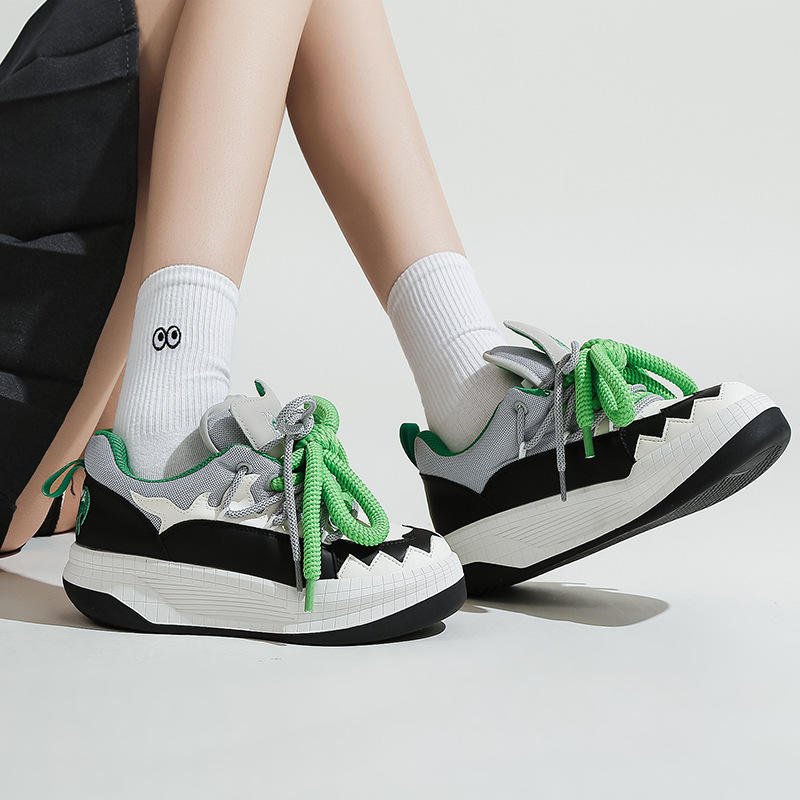 Fumée et pluie, gris.