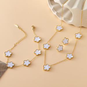 Ensemble de bijoux en acier inoxydable Clover 3 pièces, collier, bracelet, boucles d'oreilles, plaqué or 18 carats, tendance, cadeau pour femmes, vente en gros - Product Image 3