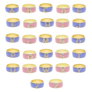 Anello Personalizzato con Nome in 26 Lettere Iniziali, Placcato Oro con Smalto Rosa e Blu, Zirconi Trasparenti per Donne - Product Image 2
