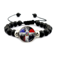 Gelang manik-manik kaca cabochon bertema Bendera Republik Dominika, bertekstur sandblast, tema nasional patriotik, dengan simpul geser yang dapat disesuaikan.