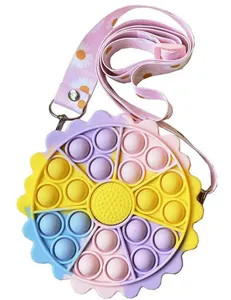 Sac à main rond en silicone motif donut arc-en-ciel, jouet sensoriel Push It, sac à dos anti-stress - Product Image 3