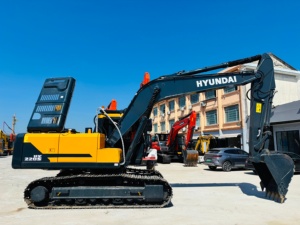 Excavadora de buena calidad usada HYUNDAI HX220S Cummins Engine Horas bajas Motor bien mantenido Perfecto para construcción y minería - Product Image 2