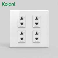 Plaque murale d'alimentation dissimulée Kolani 120 Square à quatre modules, prise universelle quadruple à 2 trous, panneau PC blanc brillant