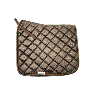Selle de dressage anglaise personnalisée 2025 en tissu satiné en cuir polaire avec motif floral baroque bronze - Product Image 1